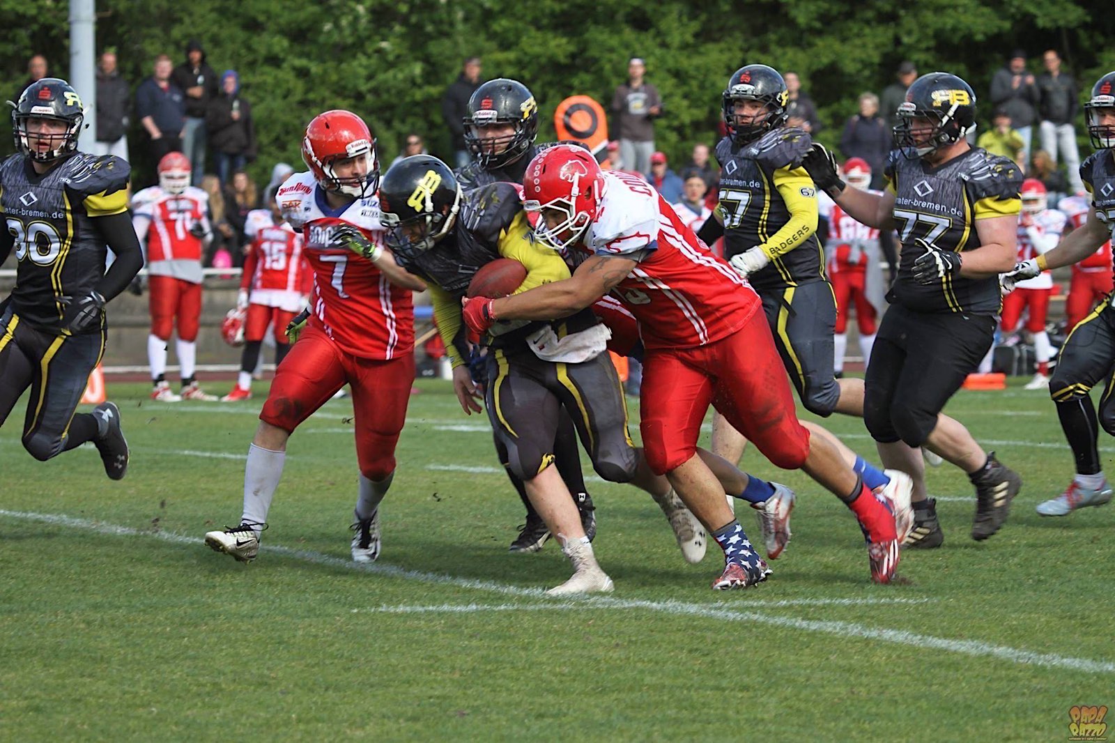 Defense der Cougars - Foto: Eberhard Köster