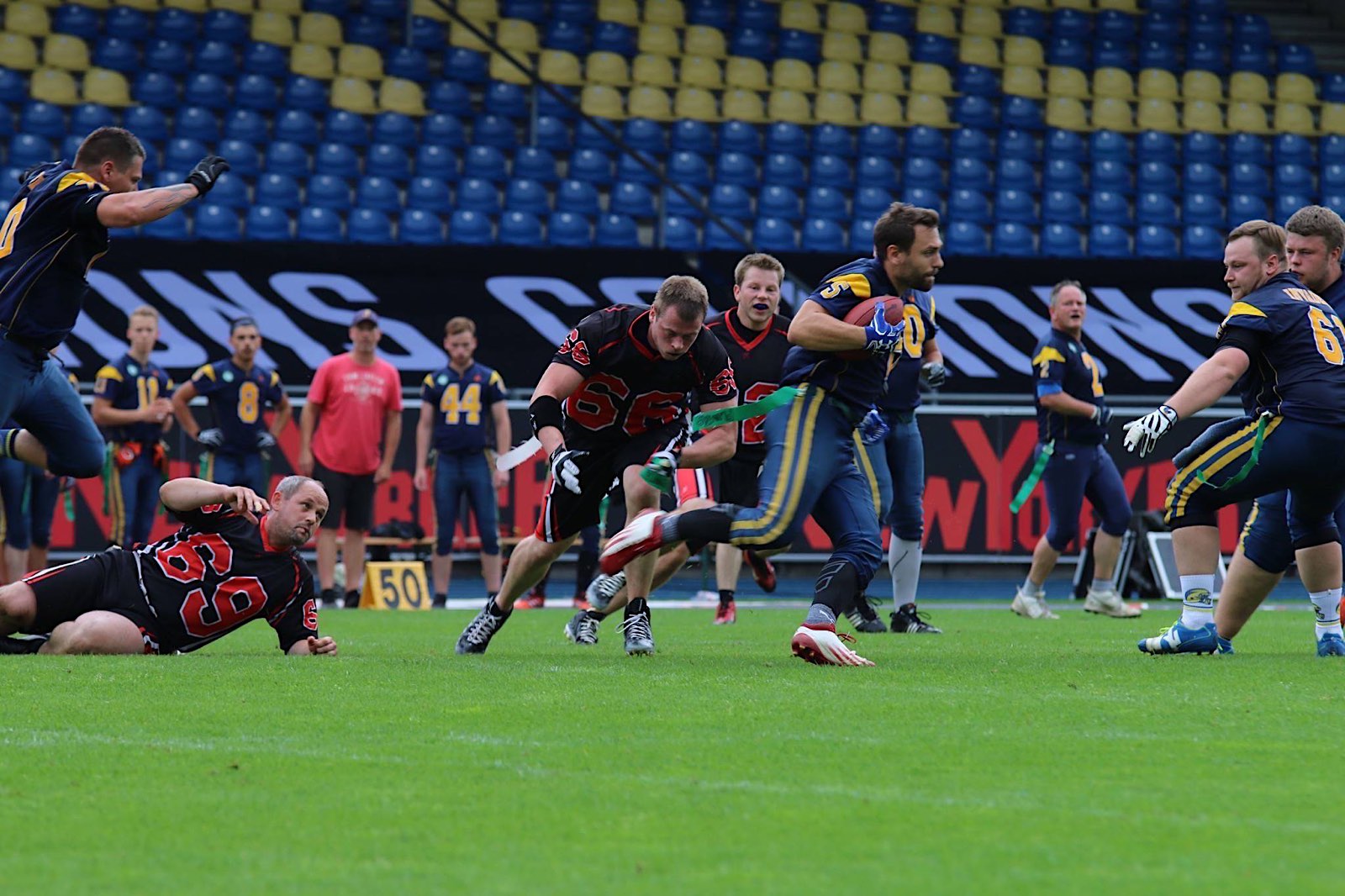 Linebacker Felix Ebel beim Tackle