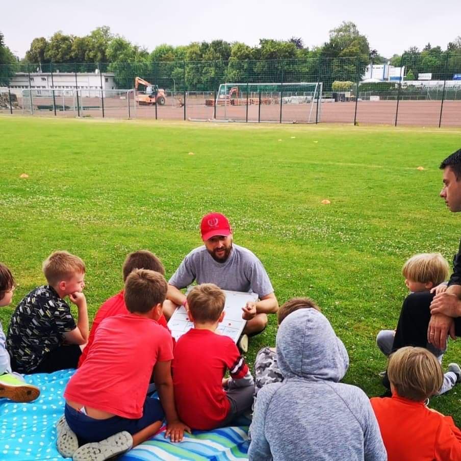  Mirza Kehonjic-Thiede beim Training mit seinem Team (Foto: Neuss Gladiators)