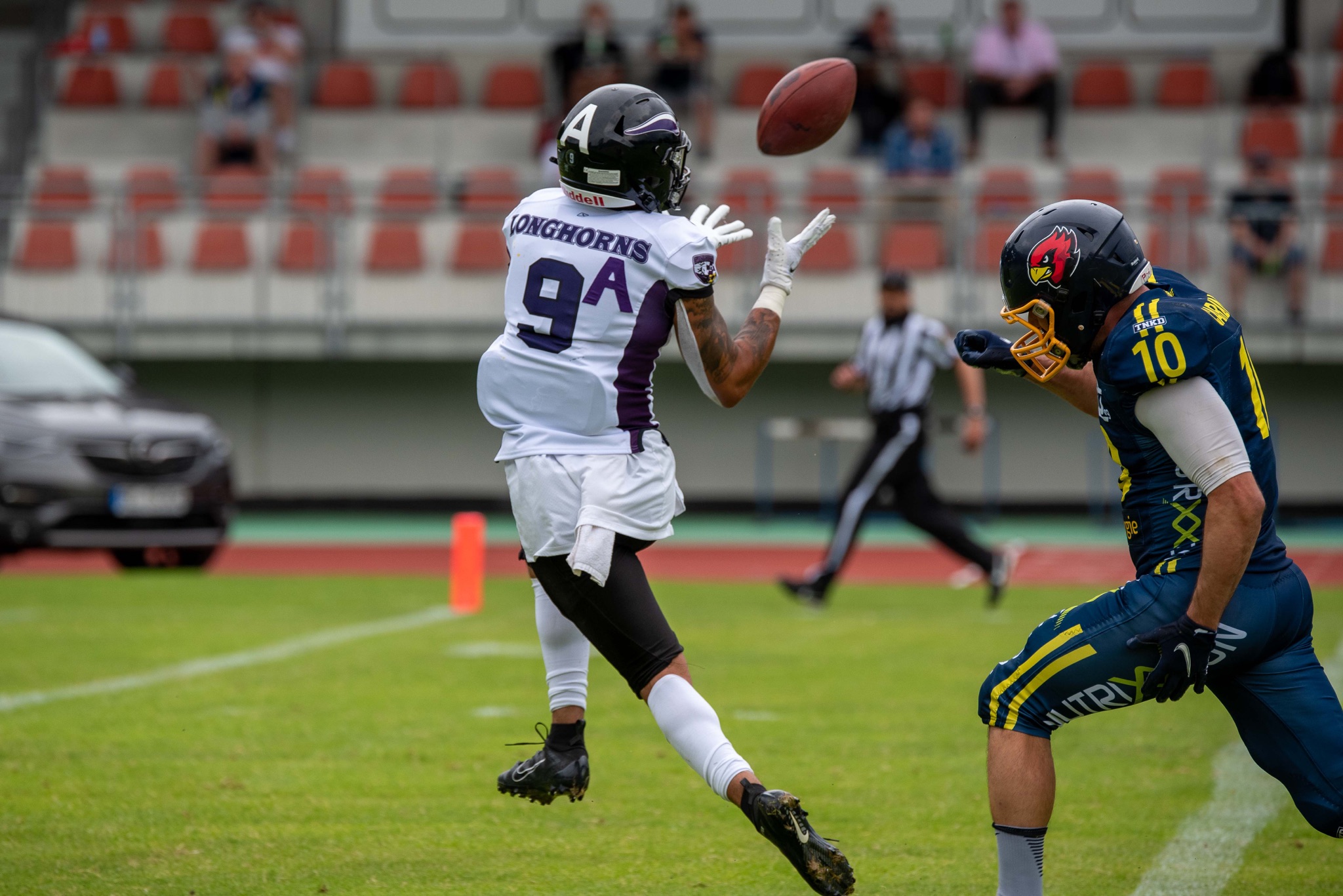 Joey Walden #9 auf dem Weg zu seinem zweiten Touchdown für die Langenfeld Longhorns (Foto: Oliver Jungnitsch)