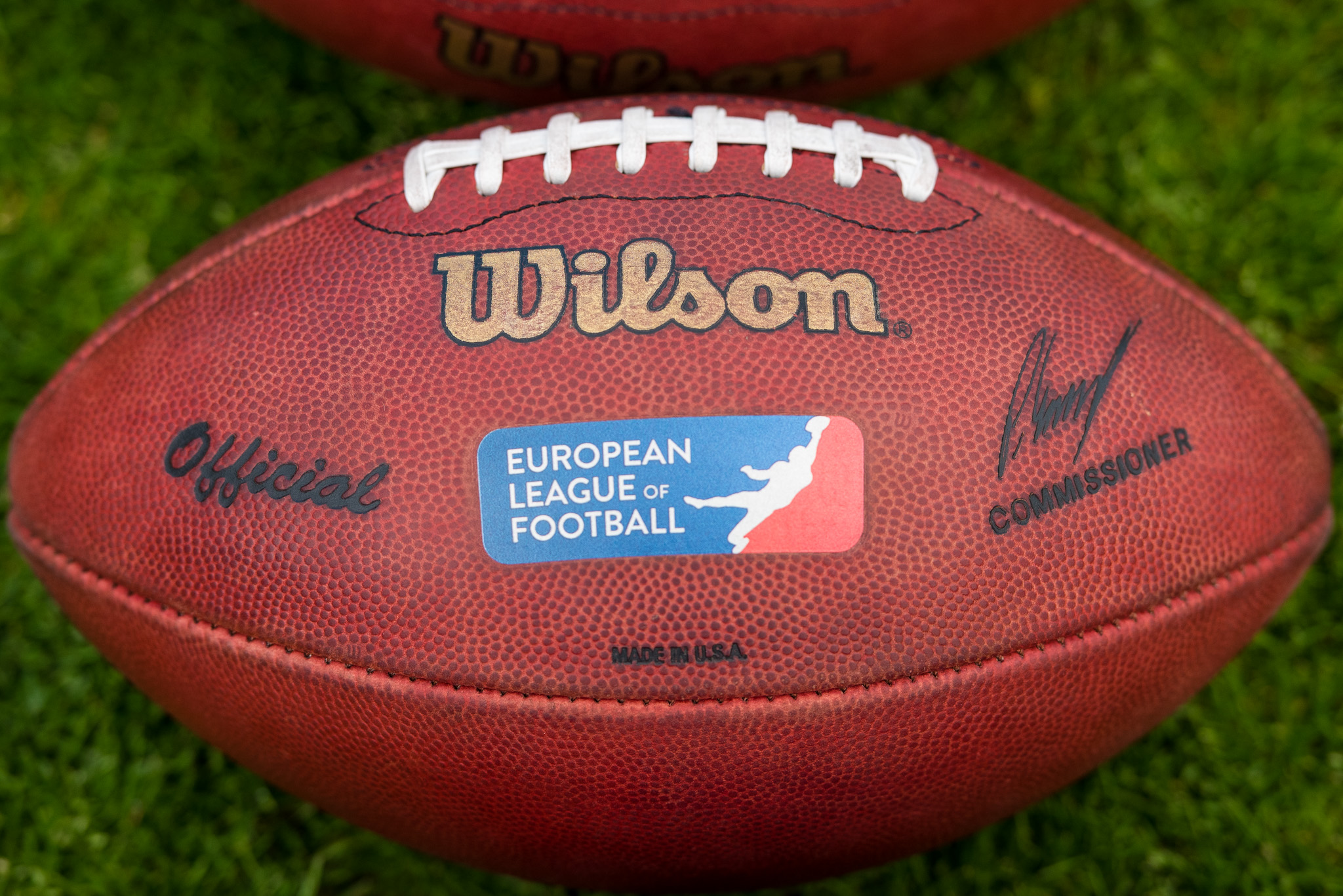  Europäische American Football Teams gründen Football Franchise Association (FFA)  - offizieller Spielball (Foto: Oliver Jungnitsch)