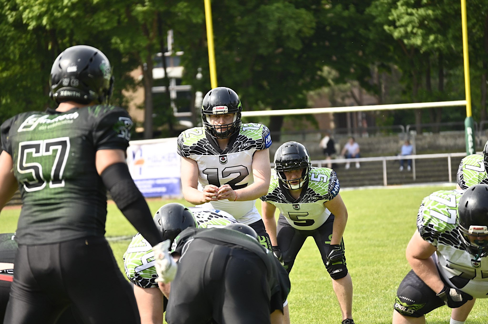 Quarterback David Wagner, kurz vor dem Snap, hoch konzentriert - Foto: Lippstadt Eagles