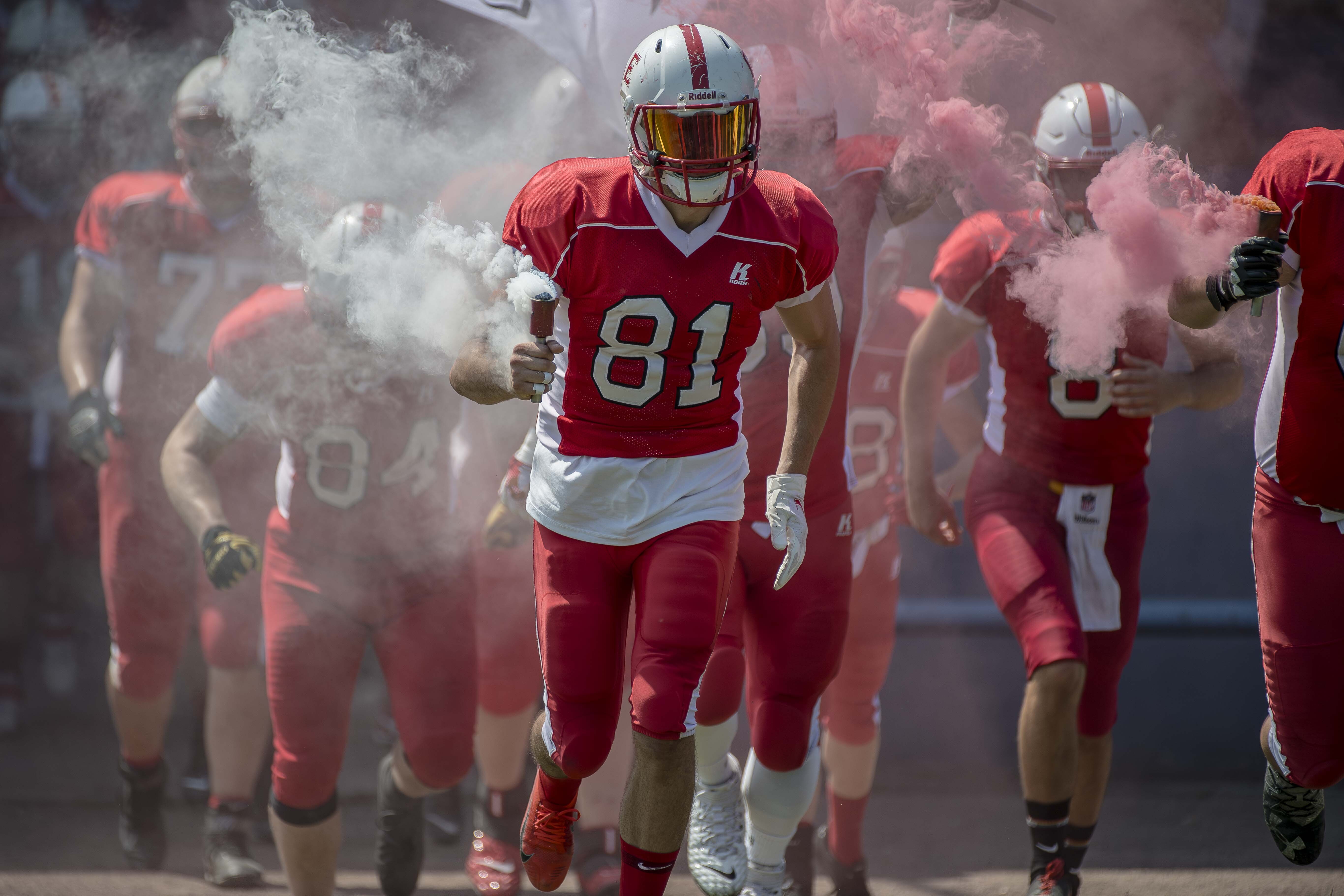 Einlauf der Gelsenkirchen Devils  - Foto: Nick Jungnitsch