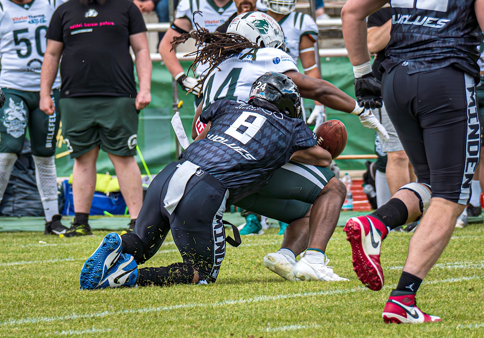 Kevin Neal stoppt Bielefelds Khalil Juwon Patterson - Foto: Hendric-Noah Pieper