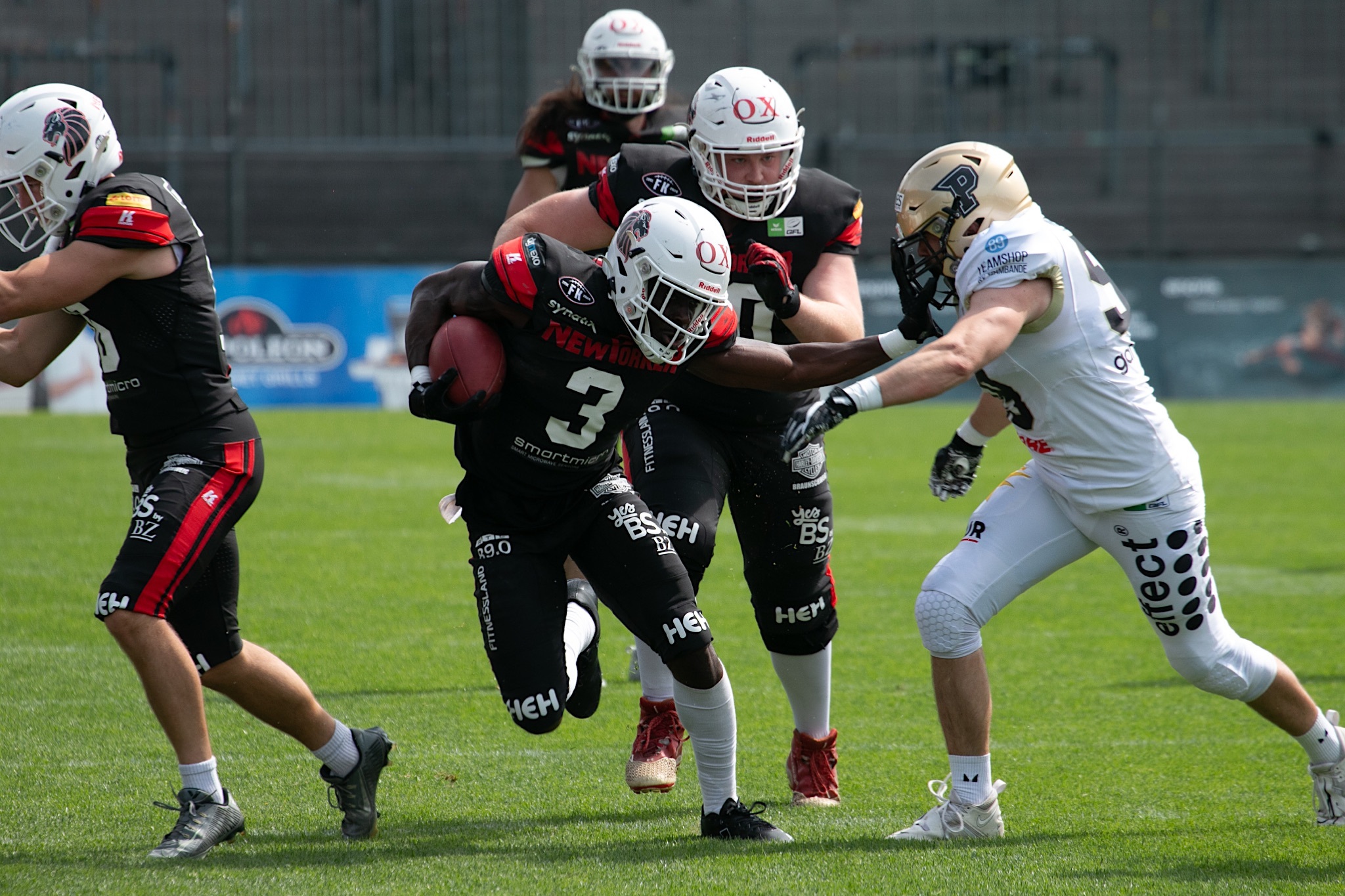 New Yorker Lions Running Back CJ Okpalobi war nicht zu stoppen - Foto: Fabian Uebe