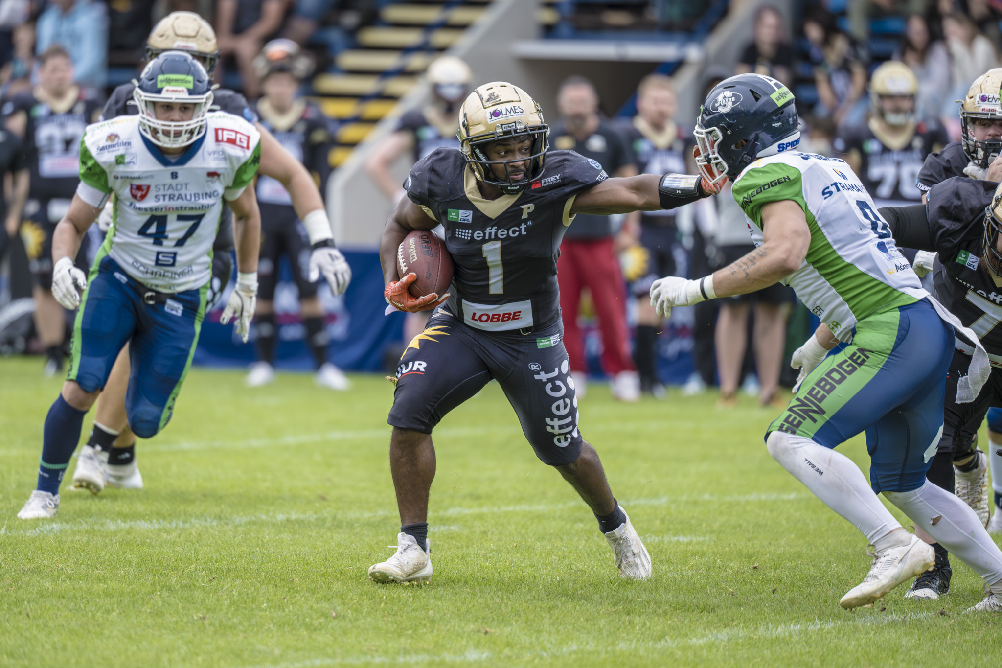 Joshua Breece, Running Back der Paderborn Dolphins konnte einen Touchdown für sein Team erzielten - Foto: Oliver Jungnitsch