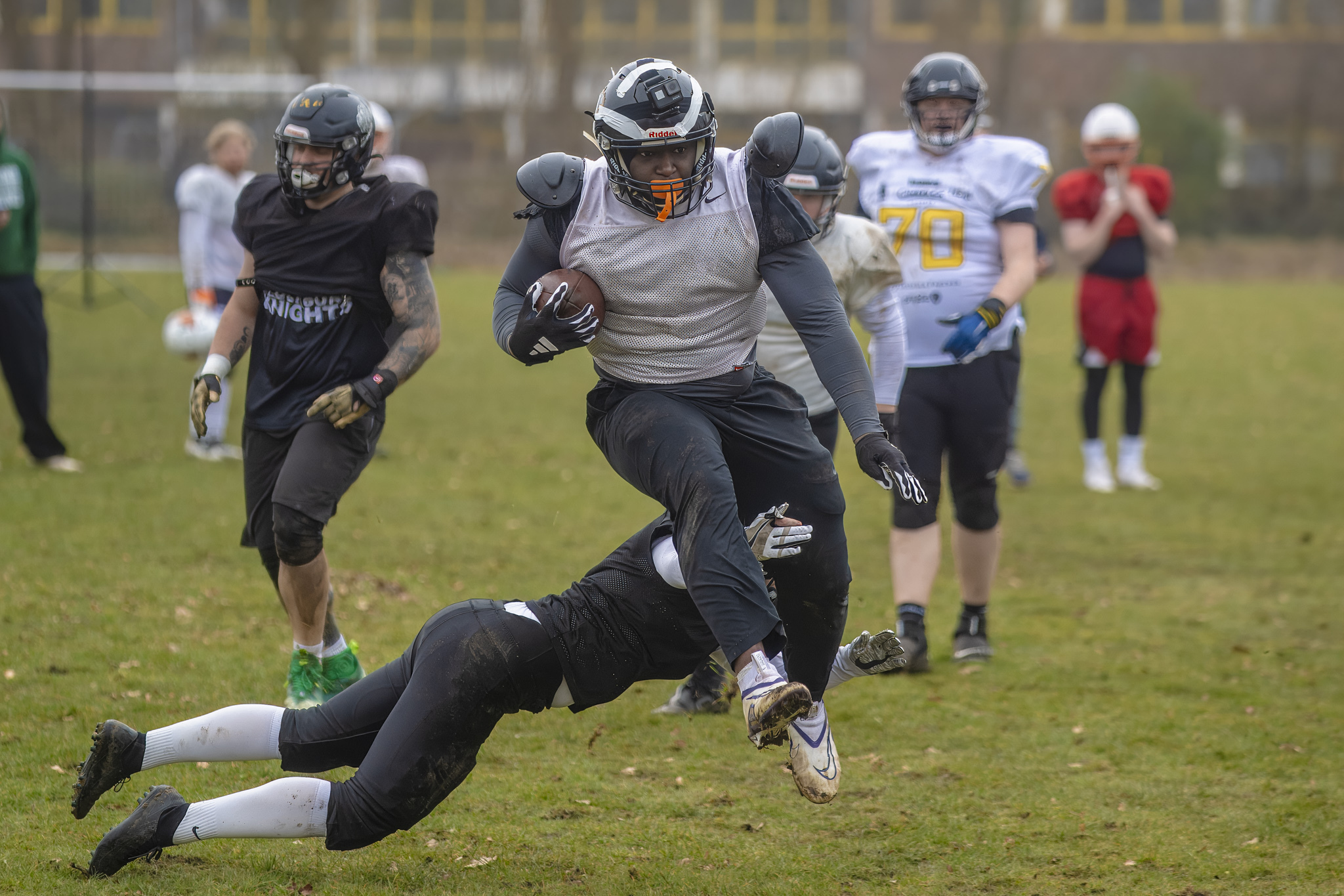 Am zweiten gab es ein Scrimmage gegen die Oldenburg Knights - Foto: Oliver Jungnitsch
