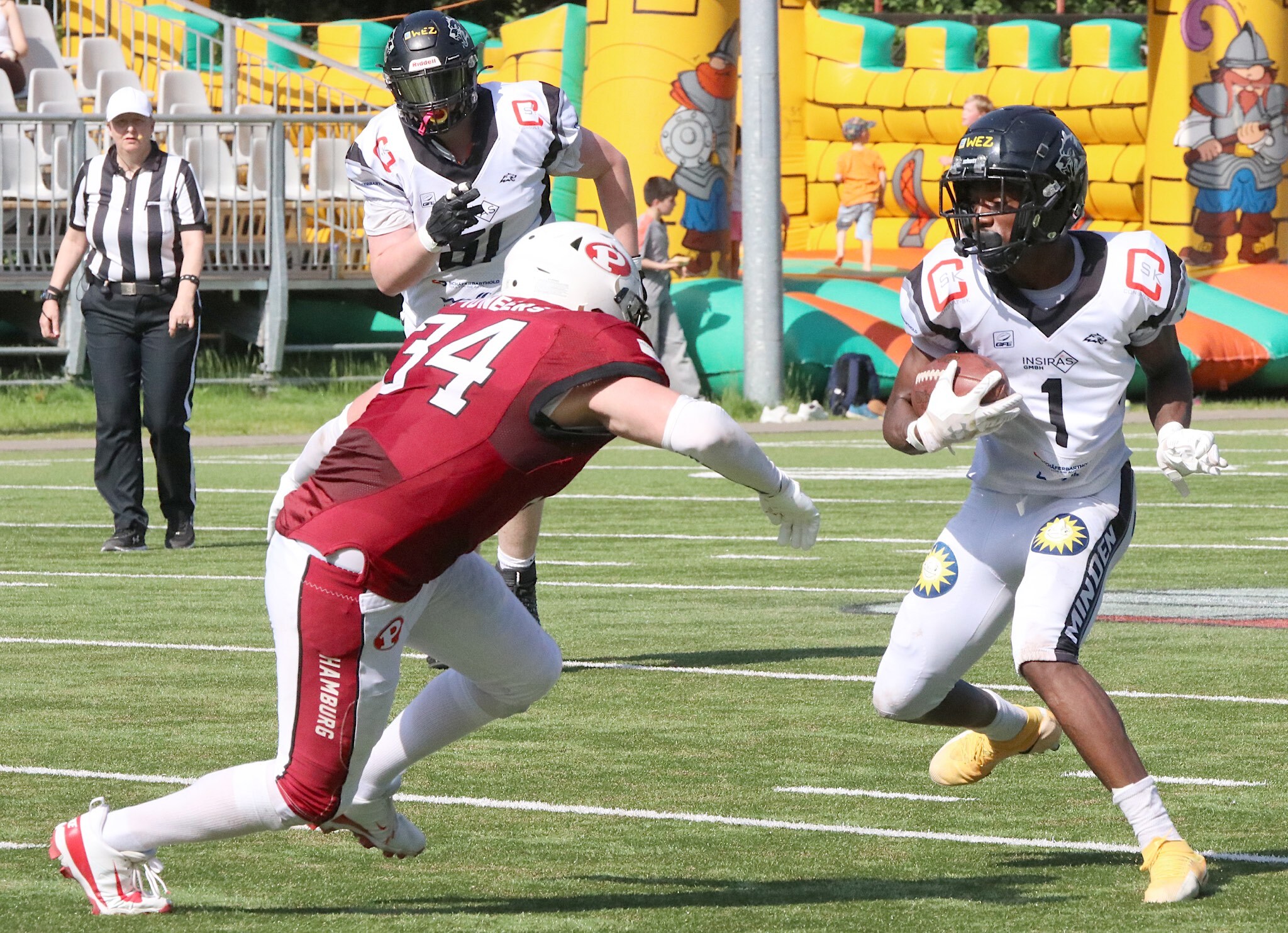 Willie Fedd lässt seinen Hamburger Gegenspieler stehen und läuft in die Endzone zum Touchdown - Foto: Minden Wolves
