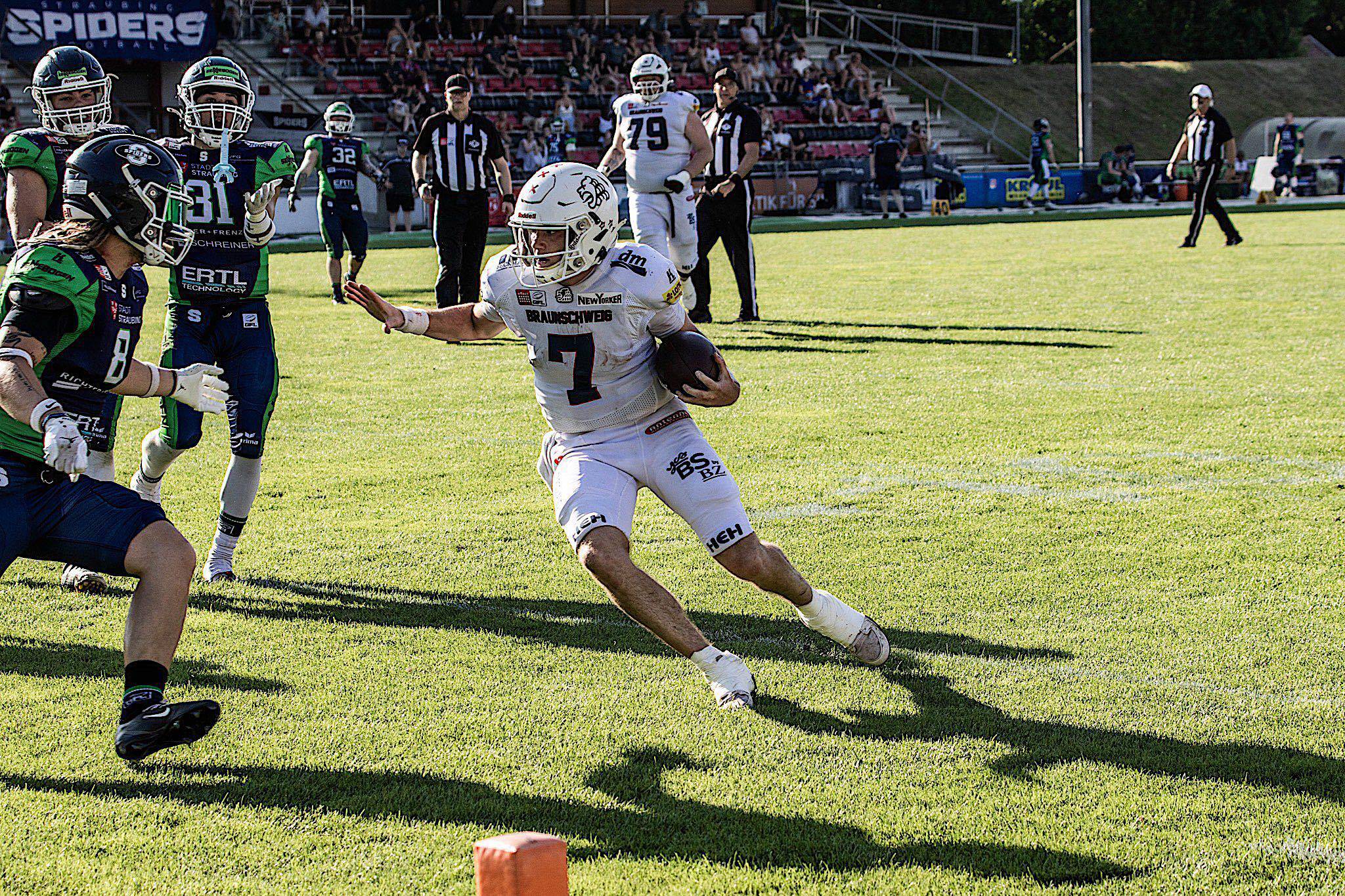 Quarterback mit der #7: Ryon Thomas - Foto: Fabian Uebe